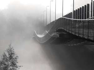  • <em>Der Morgennebel in Verbindung mit der Sonne inszeniert die Brücke in Ingolstadt<em>
